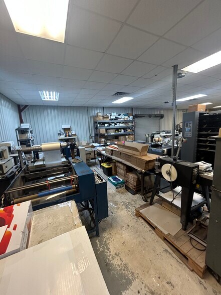 205 N Mantor Ave, Titusville, FL à vendre - Photo intérieure – Image 2 sur 11