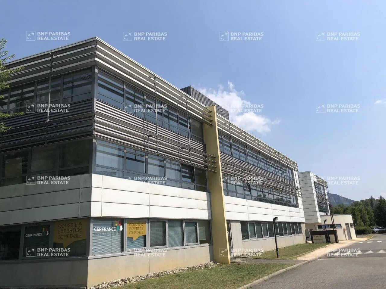 Bureau dans Méry à louer Photo de l’immeuble– Image 1 sur 12
