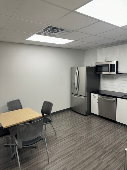 3041 Trenwest Dr, Winston-Salem, NC à vendre - Photo de l’immeuble – Image 3 sur 5