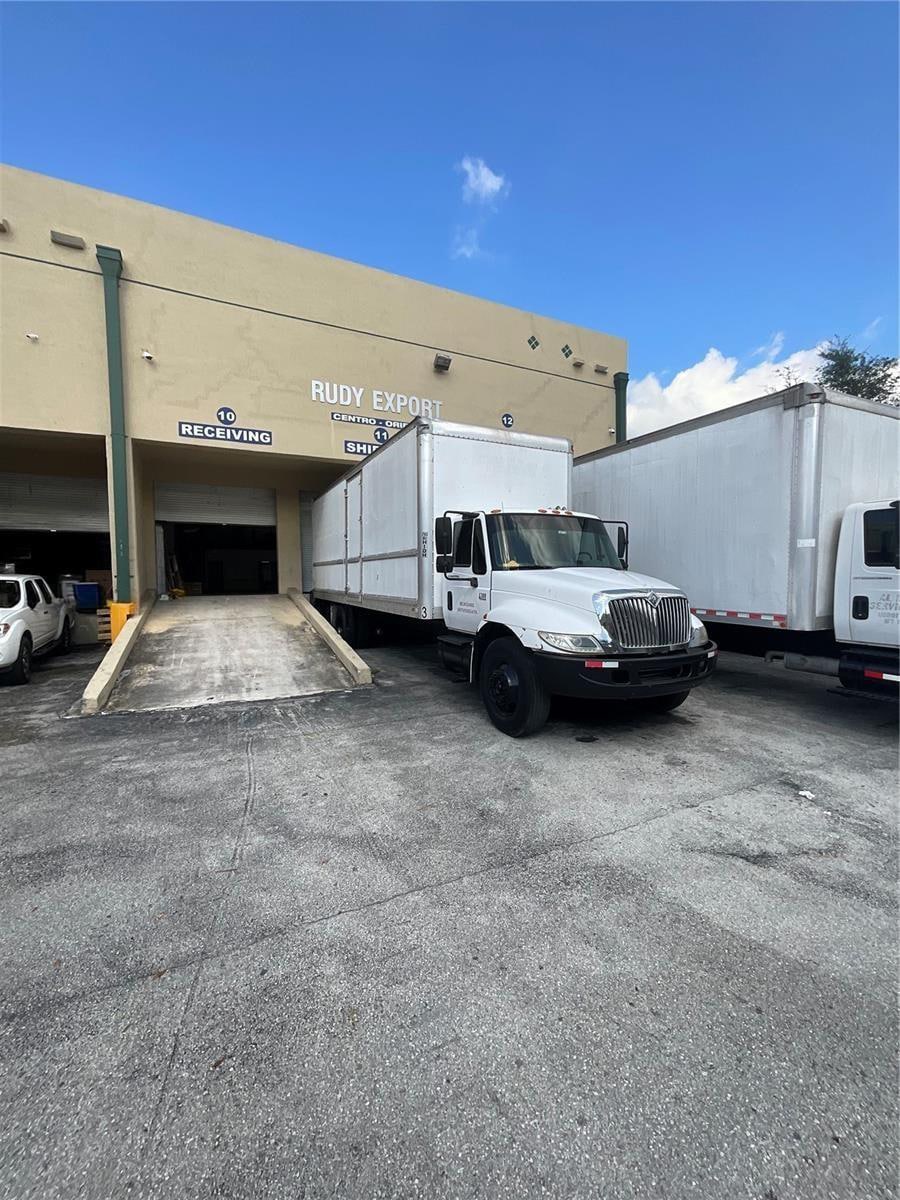 6005-6055 NW 87th Ave, Miami, FL à louer Photo de l’immeuble– Image 1 sur 9