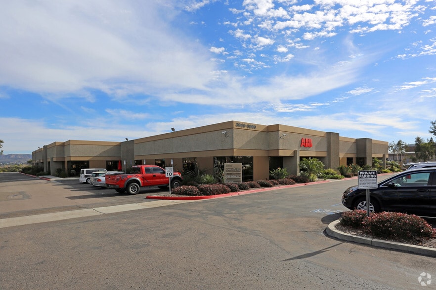 3949 Ruffin Rd, San Diego, CA à louer - Photo de l’immeuble – Image 3 sur 3