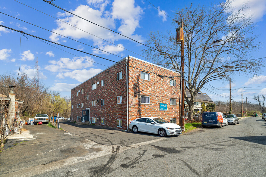 Windrim Manor & Maple Lane Apartments portefeuille de 2 biens à vendre sur LoopNet.fr - Photo de l’immeuble – Image 3 sur 34