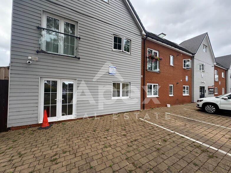 63 Twist Way, Slough à louer - Photo principale – Image 1 sur 9