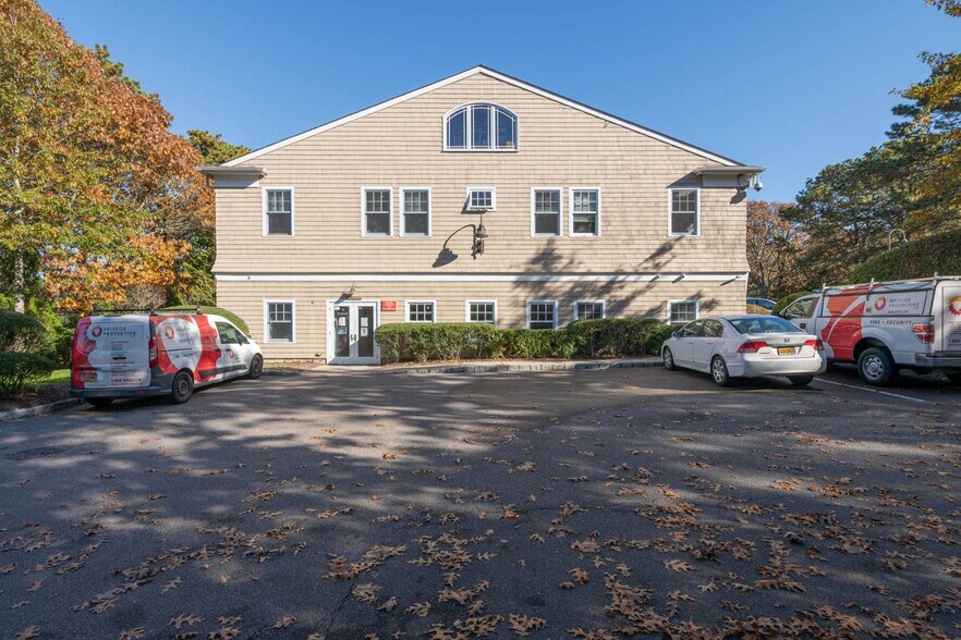 2036 County Road 39, Southampton, NY à louer - Photo de l’immeuble – Image 2 sur 18
