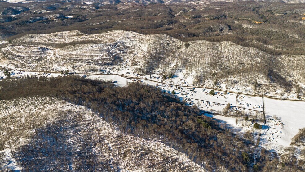 Samantha St, Bluefield, VA à vendre - Photo principale – Image 1 sur 23