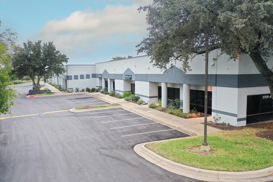 3709 Promontory Point Dr, Austin, TX à louer - Photo de l’immeuble – Image 3 sur 6
