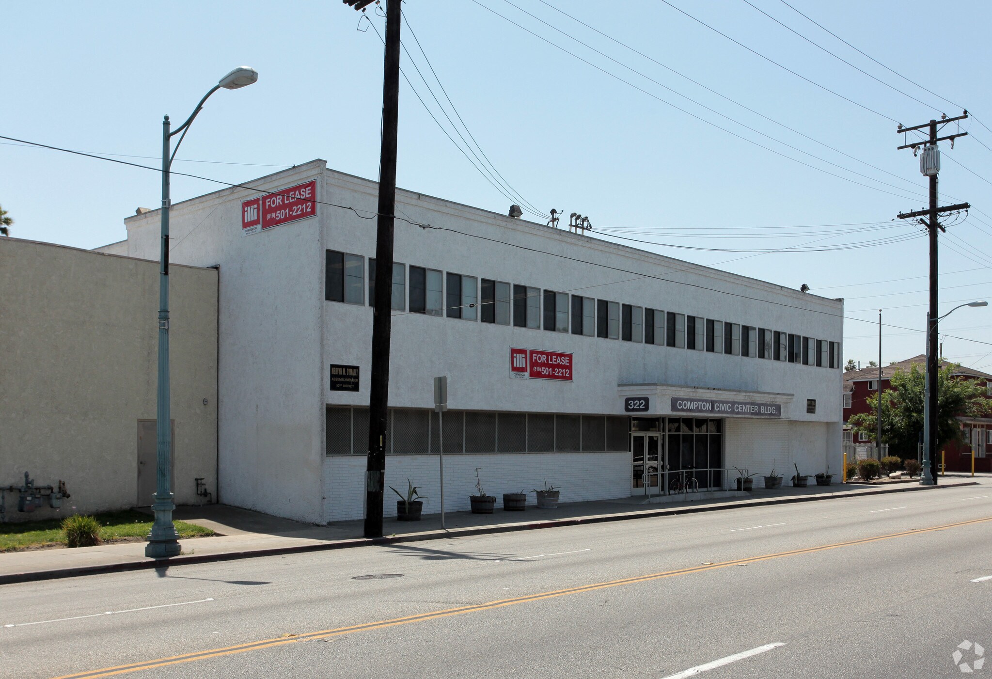 322 W Compton Blvd, Compton, CA à louer Photo principale– Image 1 sur 7