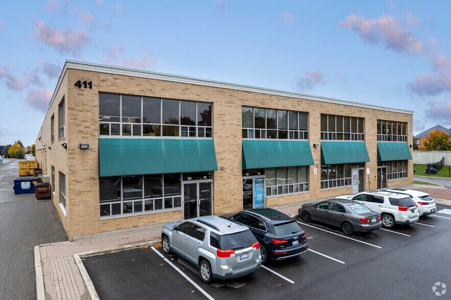 411 Confederation Pky, Concord, ON à vendre - Photo de l’immeuble – Image 2 sur 3