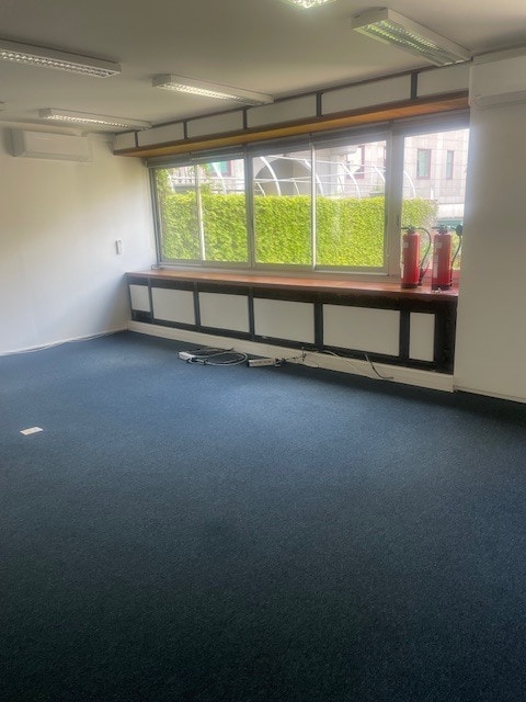 Plus de détails pour 17 Rue Des Grandes Terres, Rueil-Malmaison - Bureau à louer