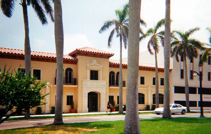 240 Royal Palm Way, Palm Beach, FL à louer - Photo de l’immeuble – Image 3 sur 5