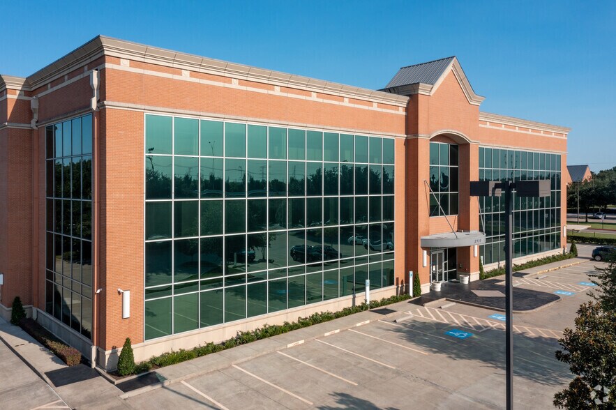 2930 W Sam Houston Pkwy N, Houston, TX à louer - Photo de l’immeuble – Image 2 sur 6