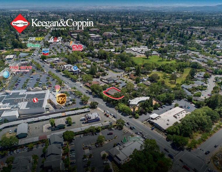 2351 Mendocino Ave, Santa Rosa, CA à vendre - Aérien – Image 1 sur 10