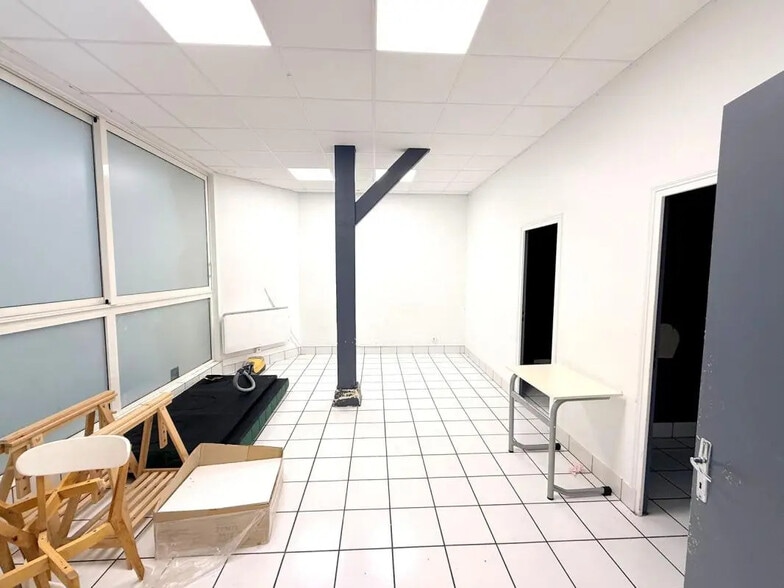 Local commercial dans Paris à louer - Photo de l’immeuble – Image 3 sur 6