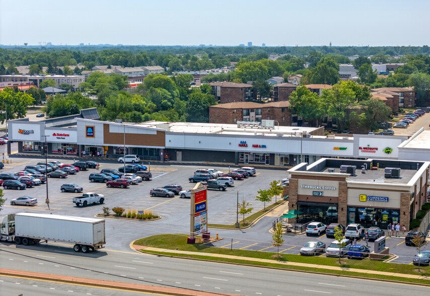 ALDI & Starbucks Anchored Center portefeuille de 2 biens à vendre sur LoopNet.fr - Photo de l’immeuble – Image 1 sur 11