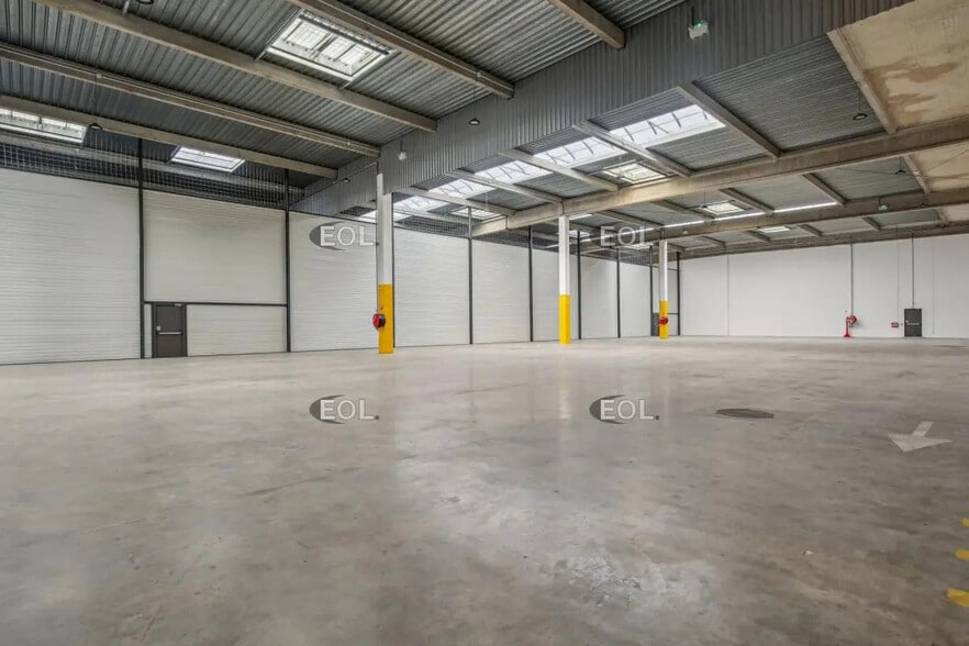 Local d’activités dans Garges-lès-Gonesse à louer - Photo de l’immeuble – Image 3 sur 7