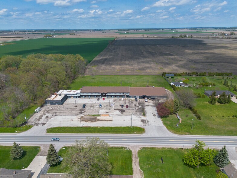 2024 Dufferin Av, Wallaceburg, ON à vendre - Photo de l’immeuble – Image 2 sur 51