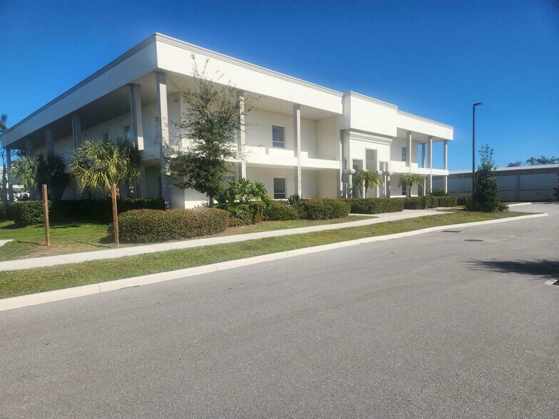 1701-1711 Biotech Way portefeuille de 2 biens à vendre sur LoopNet.fr - Photo de l’immeuble – Image 3 sur 10