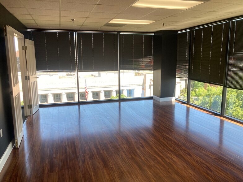 550 W Main St, Knoxville, TN à louer - Photo de l’immeuble – Image 3 sur 4
