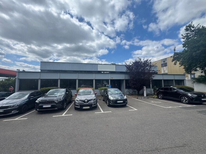 Bureau dans Sarcelles à louer - Photo de l’immeuble – Image 1 sur 17