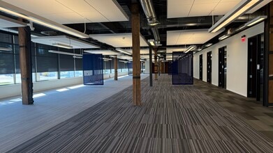 801 S 60th St, West Allis, WI à louer Photo de l’immeuble– Image 2 sur 5