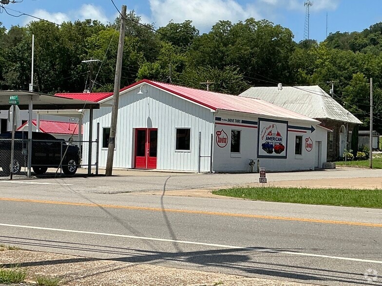 810 N 1st St, Pulaski, TN à vendre - Photo principale – Image 1 sur 1