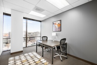 100 Crescent Ct, Dallas, TX à louer Photo intérieure– Image 1 sur 7