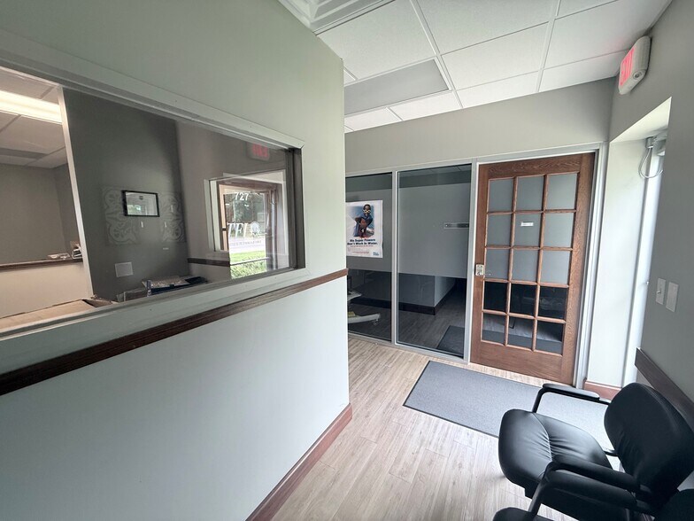 727 S Juliette Ave, Manhattan, KS à louer - Photo intérieure – Image 2 sur 9