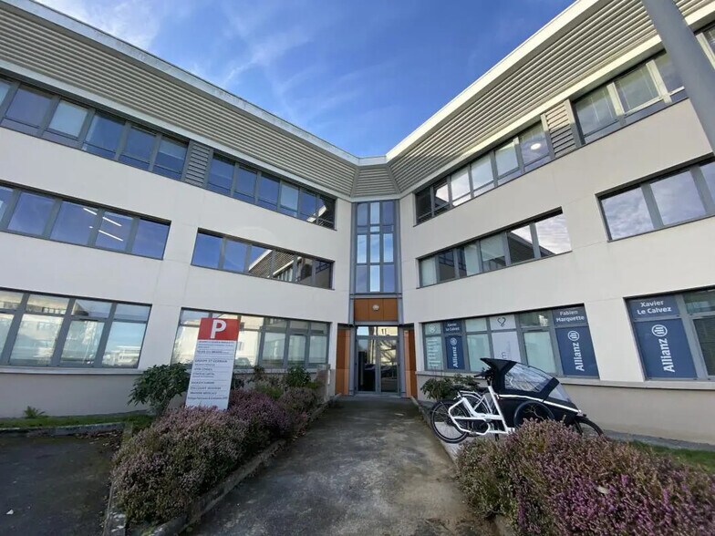 Bureau dans Saint-Grégoire à louer - Photo de l’immeuble – Image 1 sur 6