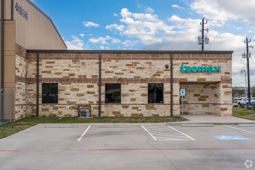 4482 Genoa Red Bluff, Houston, TX à louer - Photo de l’immeuble – Image 1 sur 5