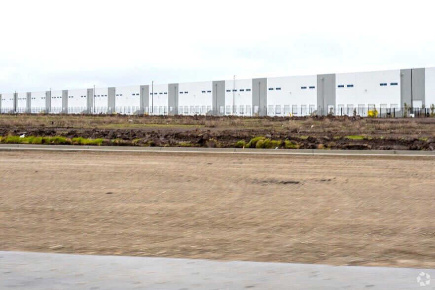 Arch Airport Rd, Stockton, CA à vendre - Photo de l’immeuble – Image 3 sur 3