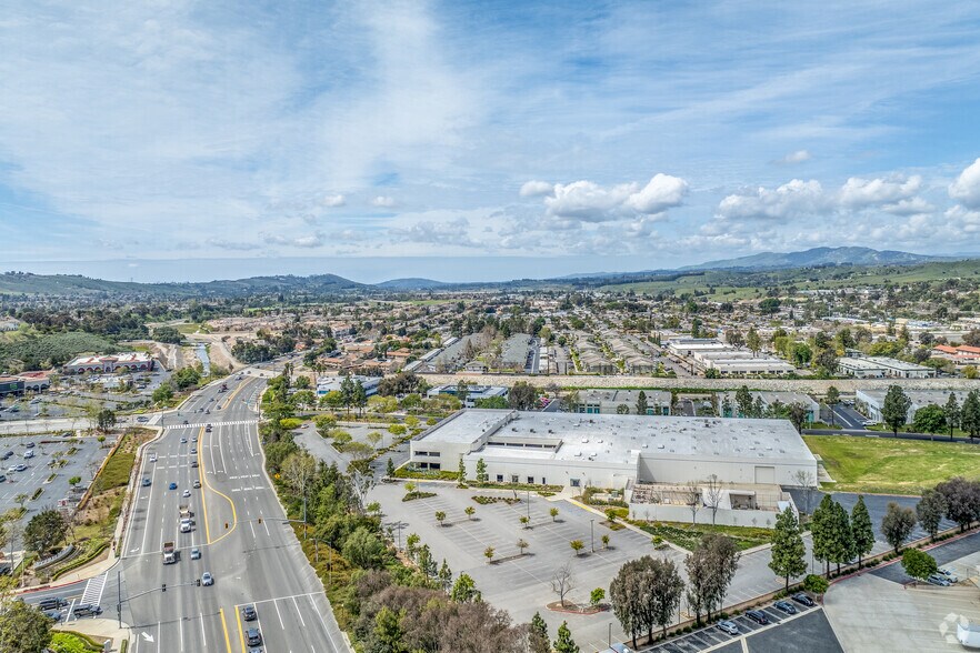200 Science Dr, Moorpark, CA à louer - Photo de l’immeuble – Image 2 sur 12