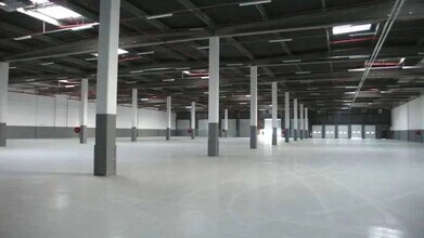 Industriel/Logistique dans Les Ulis à louer Photo de l’immeuble– Image 1 sur 1