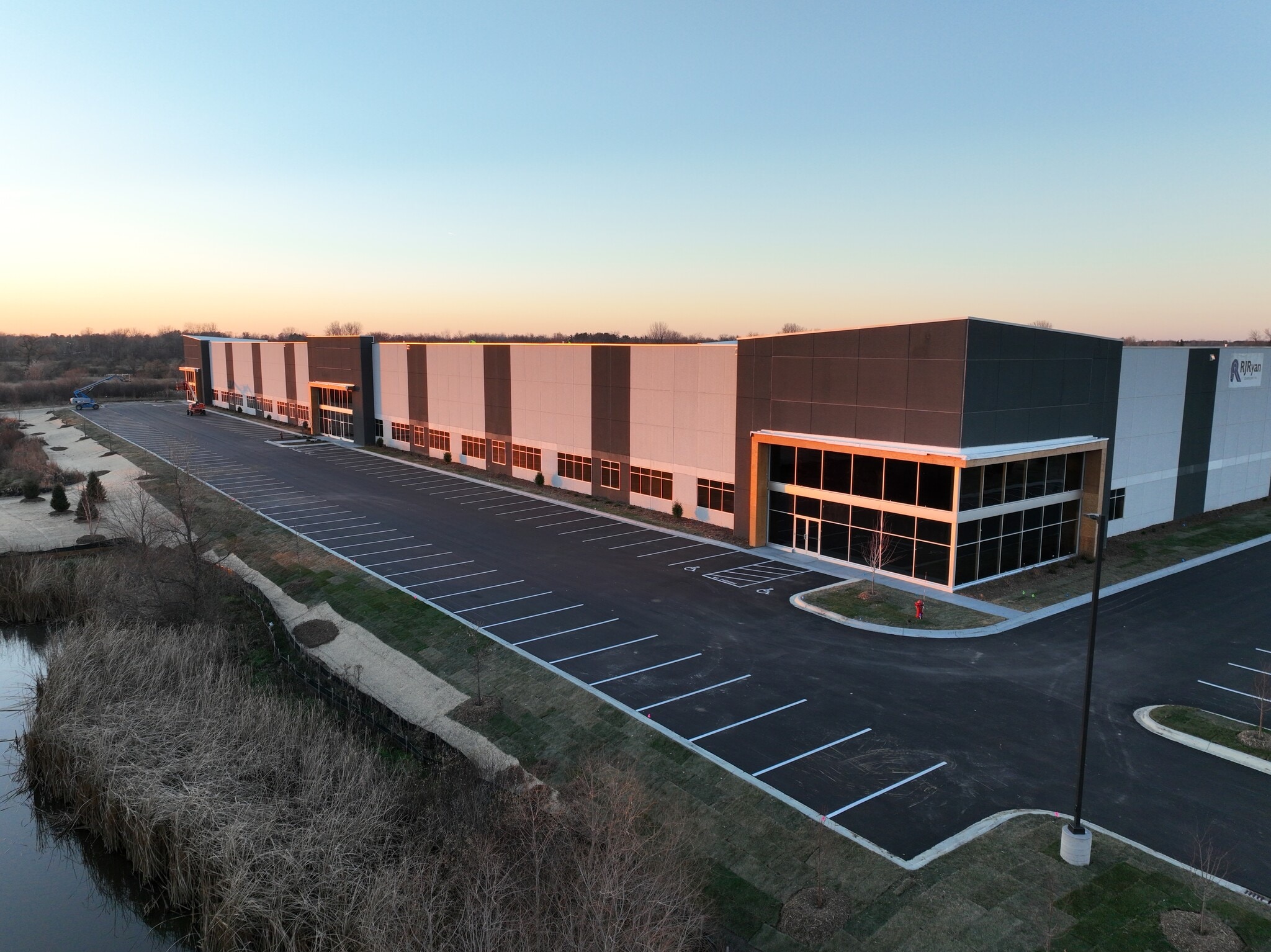 3890 Pheasant Ridge Dr, Blaine, MN à louer Photo de l’immeuble– Image 1 sur 1