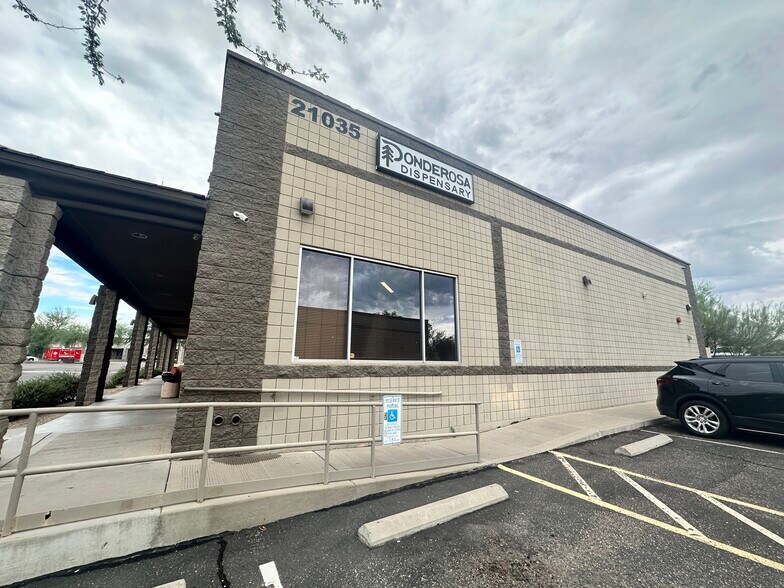 21035 N Cave Creek Rd, Phoenix, AZ à louer - Photo de l’immeuble – Image 3 sur 15