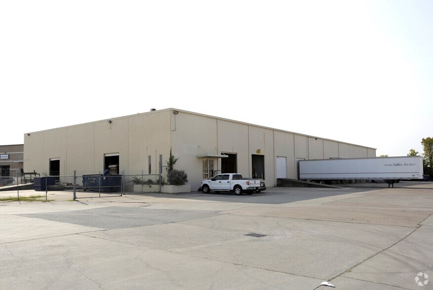 2355 Pecan Ct, Haltom City, TX à louer - Photo principale – Image 2 sur 34