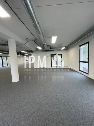 Bureau dans La Ciotat à vendre - Photo de l’immeuble – Image 3 sur 7