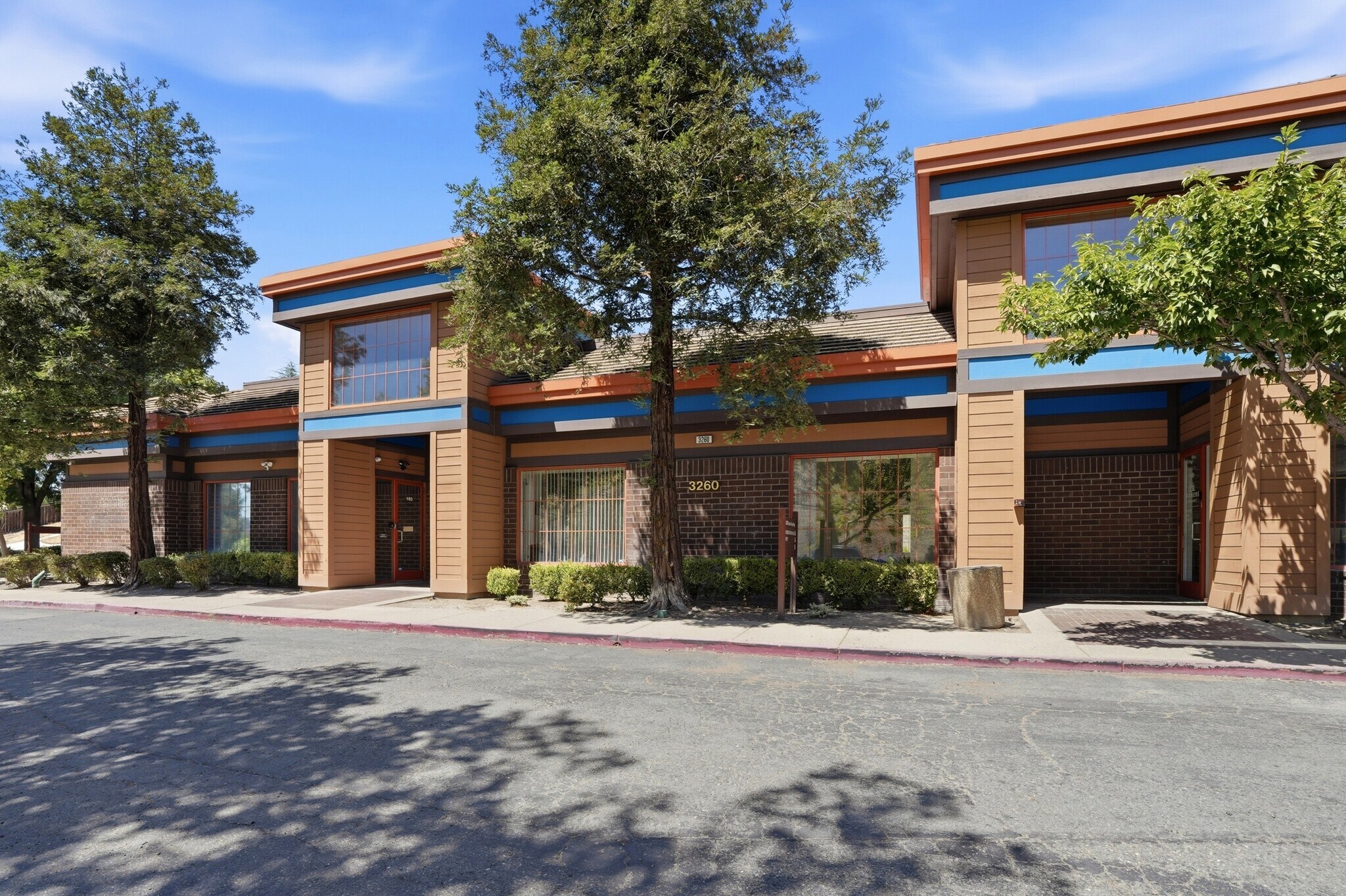 3260 Lone Tree Way, Antioch, CA à vendre Photo de l’immeuble– Image 1 sur 10