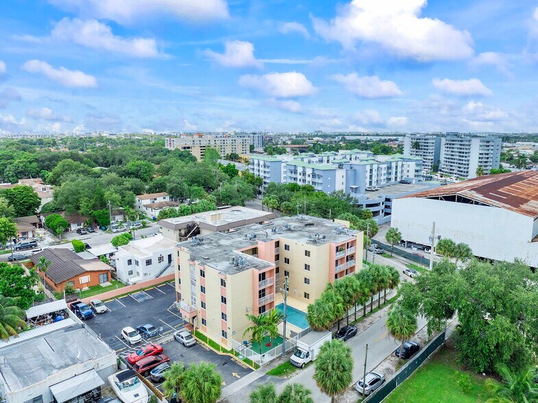2400 NW 16th Street Rd, Miami, FL à vendre - Photo de l’immeuble – Image 3 sur 44