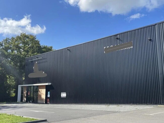 Plus de détails pour Local d'activités à louer