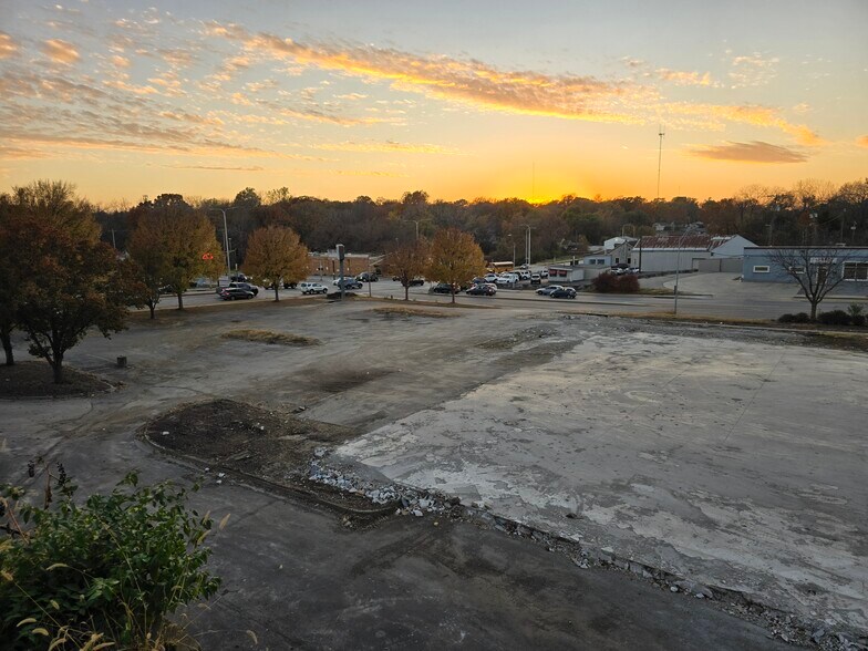 11200 E Truman Rd, Independence, MO à vendre - Photo de l’immeuble – Image 1 sur 22