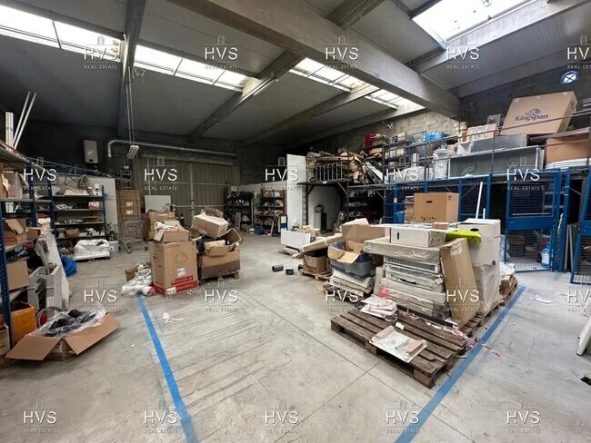 Plus de détails pour Local d'activités à louer