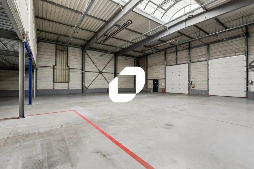 Local d’activités dans Créteil à louer - Photo de l’immeuble – Image 2 sur 7