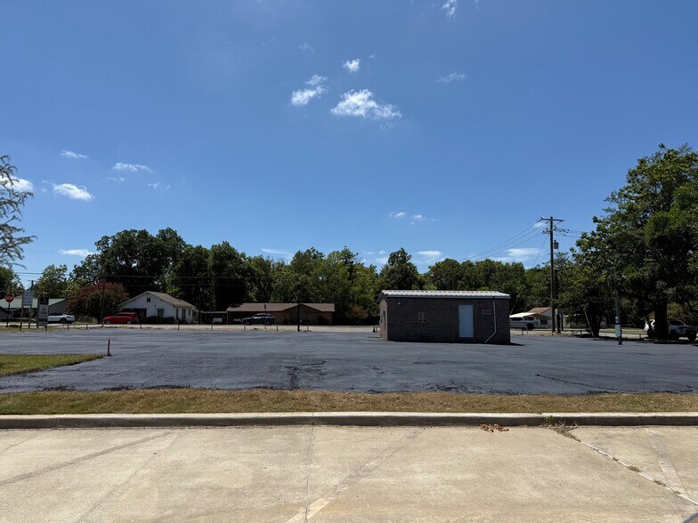 407 N Main St, Lindale, TX à louer - Photo de l’immeuble – Image 2 sur 7