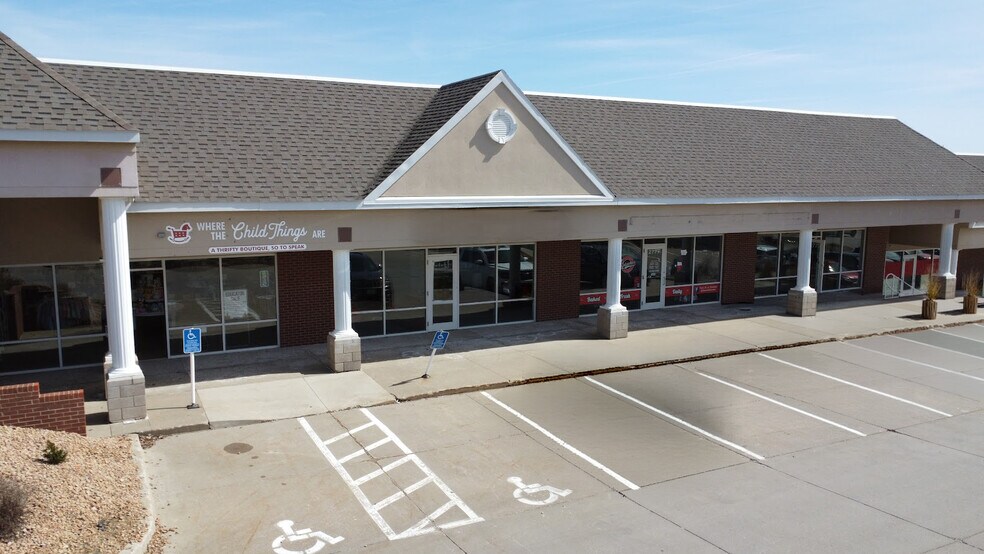 2725-2819 100th St, Urbandale, IA à louer - Photo de l’immeuble – Image 2 sur 5