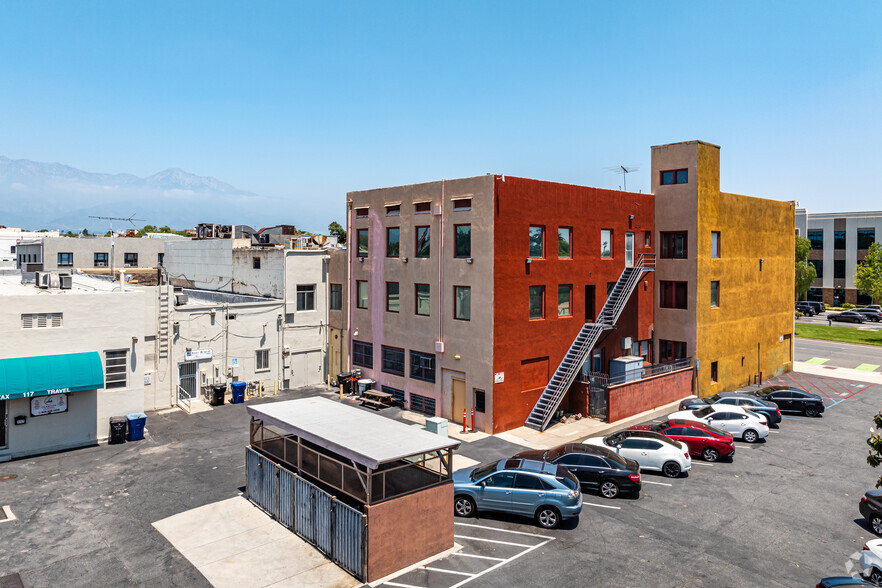 112 S Euclid Ave, Ontario, CA à louer - Photo de l’immeuble – Image 2 sur 8