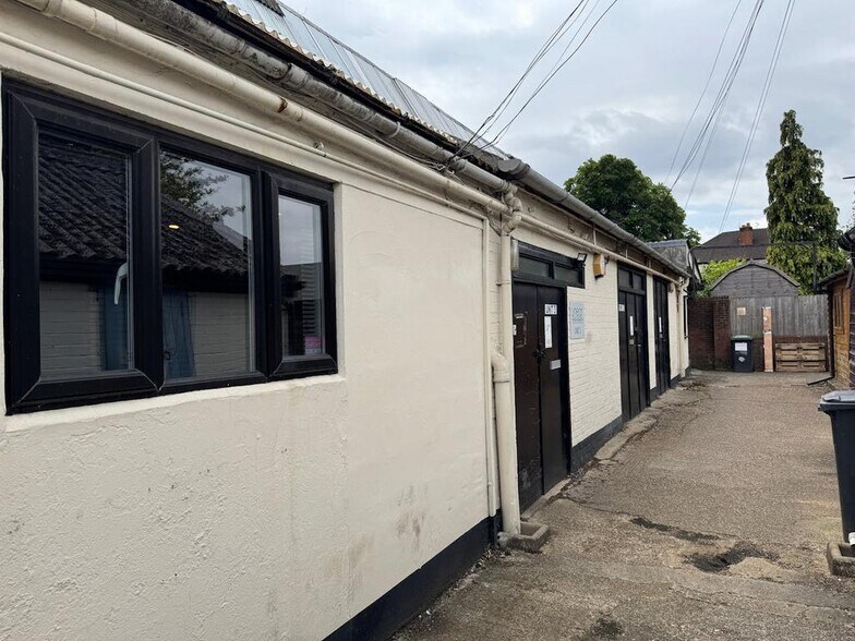 Kings Rd, Addlestone à vendre - Photo de l’immeuble – Image 2 sur 8