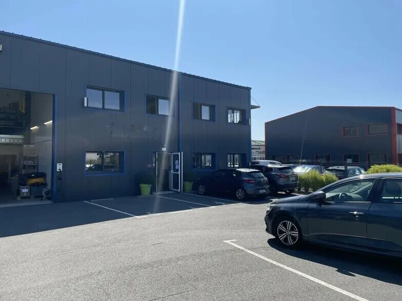 Industriel/Logistique dans Caudan à louer - Photo de l’immeuble – Image 2 sur 11