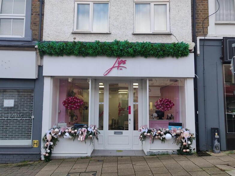 72 Queens Rd, Buckhurst Hill à vendre - Photo de l’immeuble – Image 1 sur 10