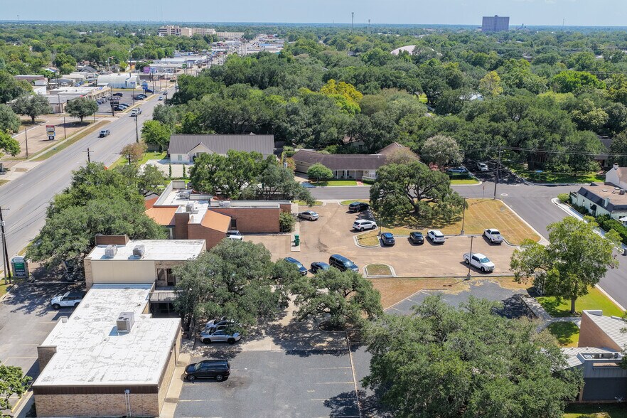 2501 N Navarro St, Victoria, TX à vendre - Photo de l’immeuble – Image 3 sur 17