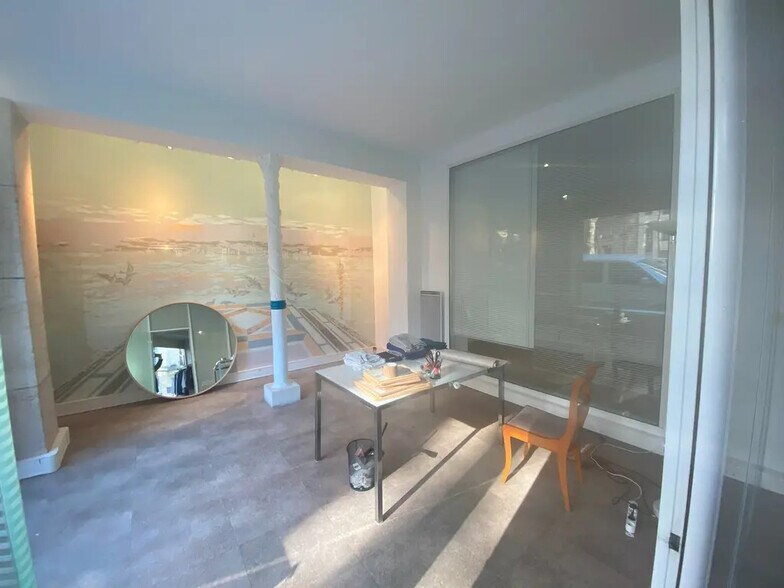 Local commercial dans Paris à louer - Photo intérieure – Image 2 sur 7